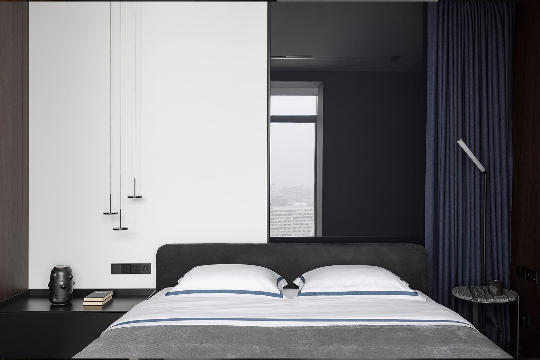 Все и сразу: большая гостиная, хаммам и рабочий кабинет в квартире сложной планировки — проект Сергея Купреенко