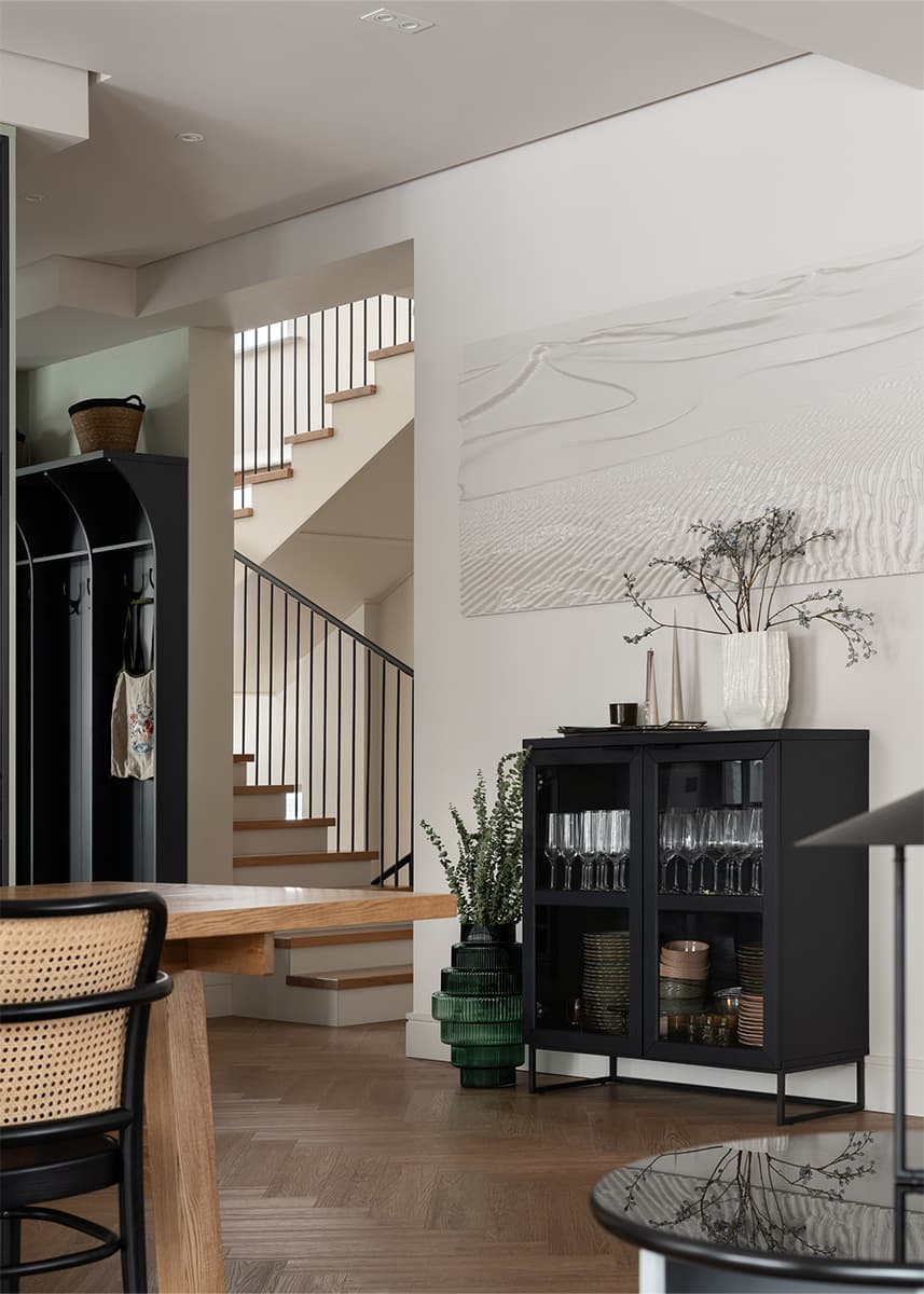 Многогранный интерьер уютного трехэтажного коттеджа в Алматы – проект Алисы Копыловой