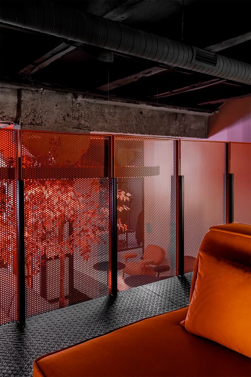 Оранжевые акценты в эффектном интерьере премиального игрового клуба в Краснодаре – проект Александра Дубровина