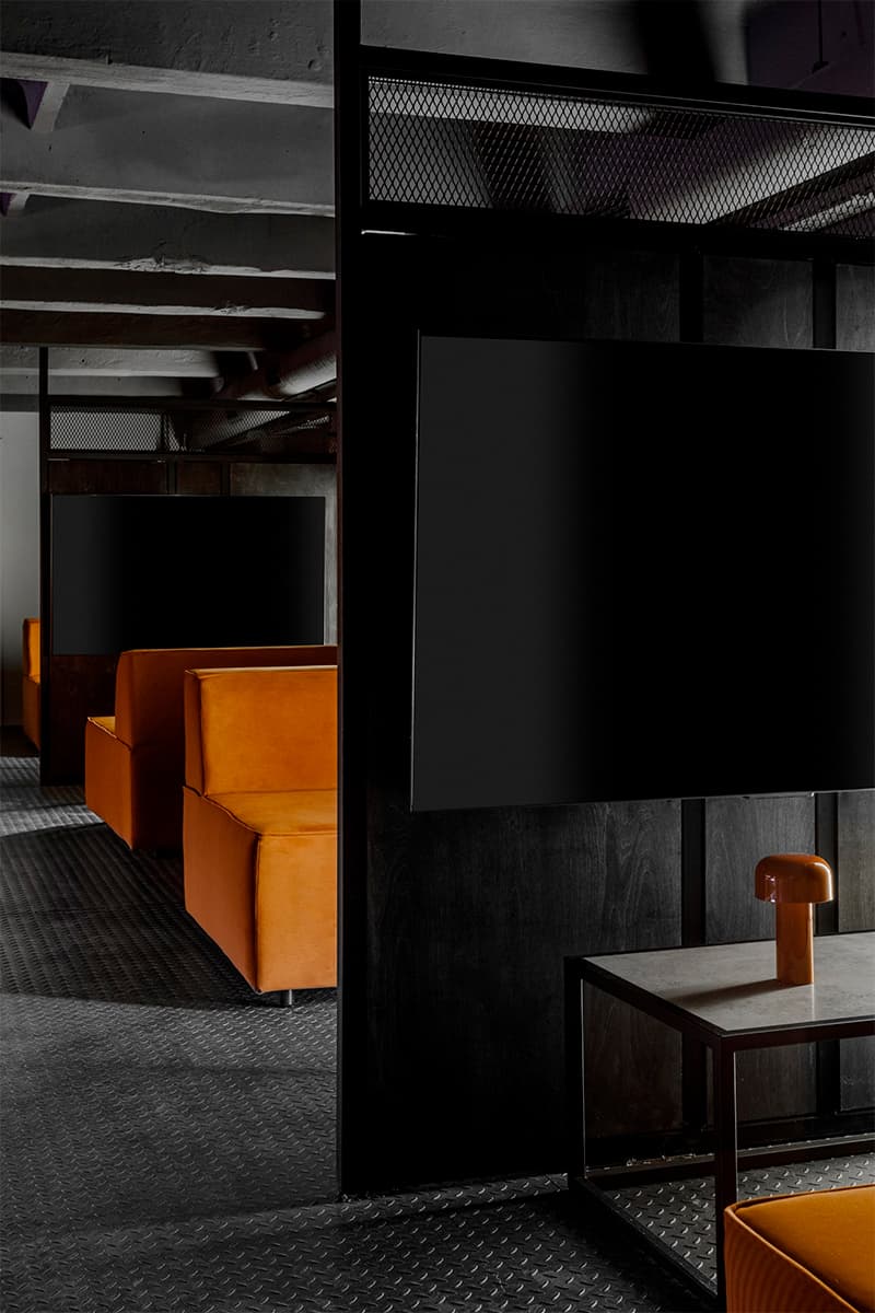 Оранжевые акценты в эффектном интерьере премиального игрового клуба в Краснодаре – проект Александра Дубровина