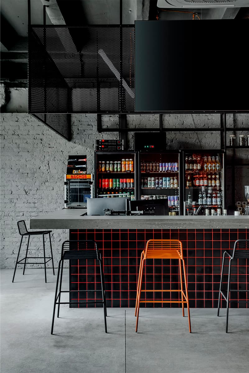 Оранжевые акценты в эффектном интерьере премиального игрового клуба в Краснодаре – проект Александра Дубровина