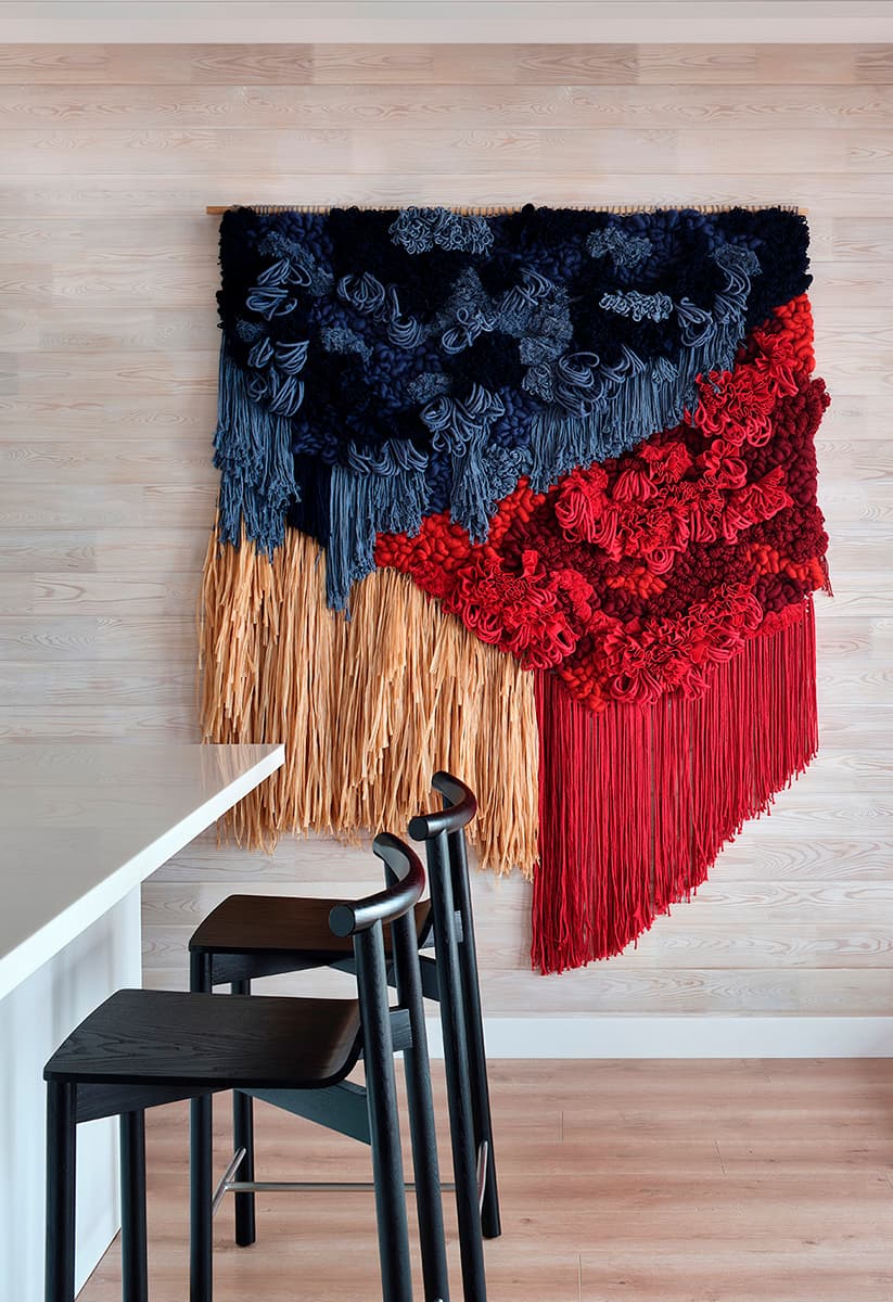 Аутентичный русский декор в воздушном интерьере загородного дома – проект студии интерьера EgoDesign