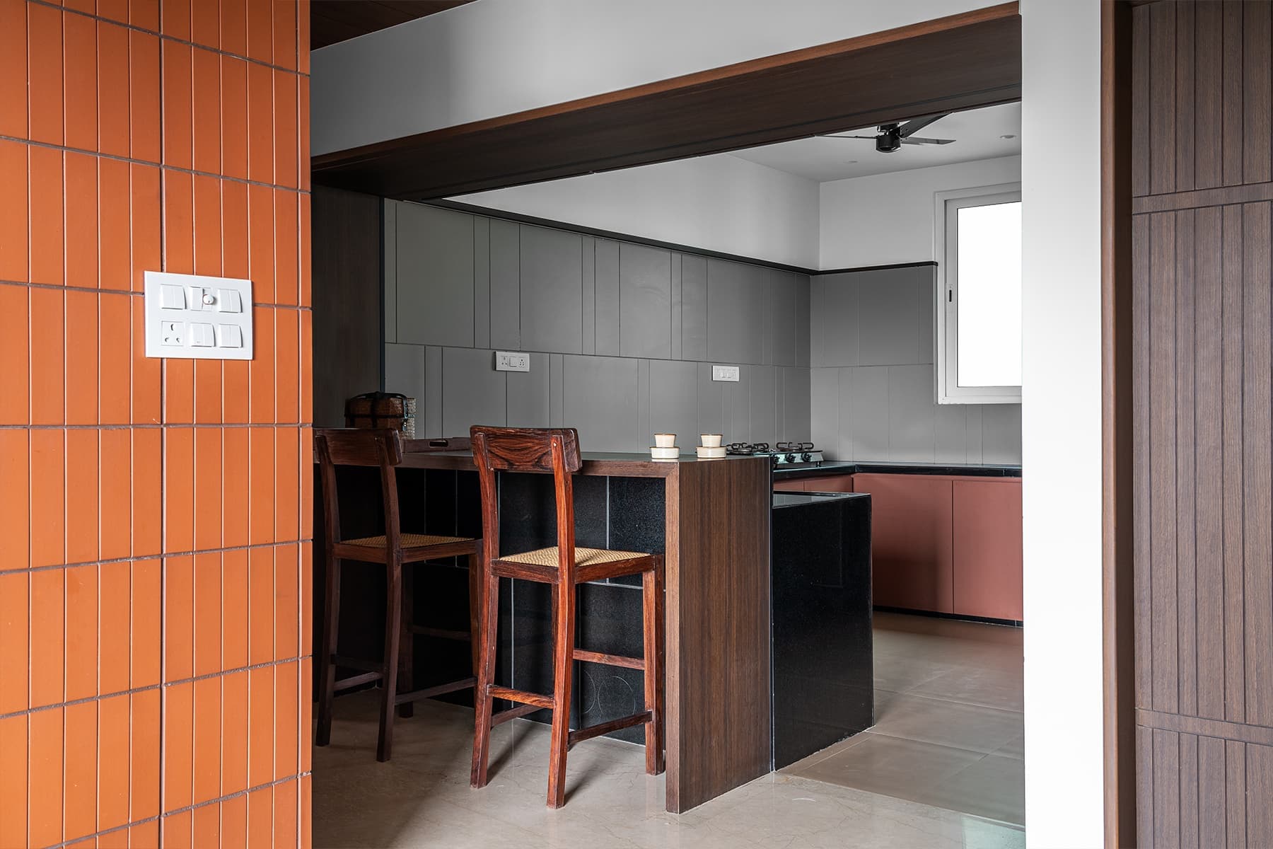 Традиционные индийские материалы и терракотовый кирпич в интерьере семейного дома – проект студии House Of Lines