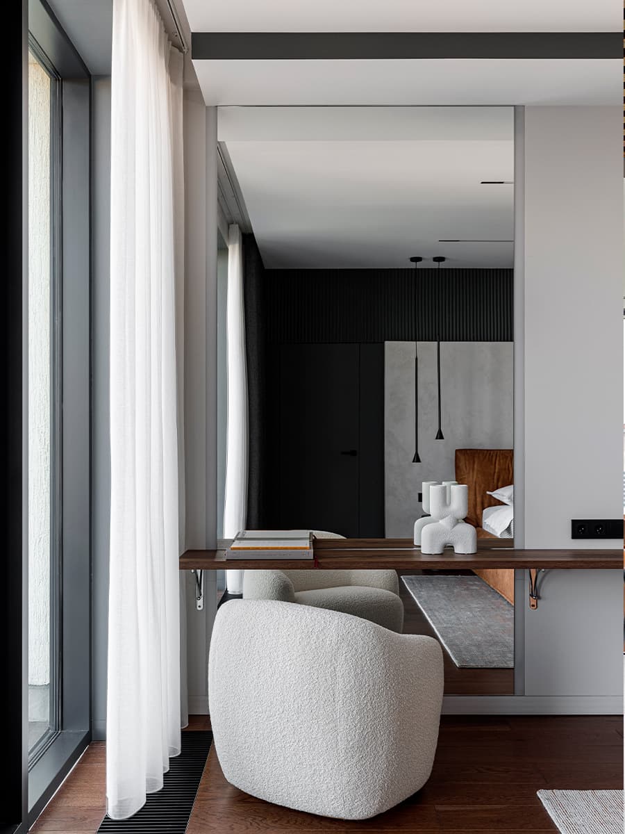 Двусветная гостиная и уютные красочные спальни в интерьере дома для большой семьи – проект Анны Шаповаловой