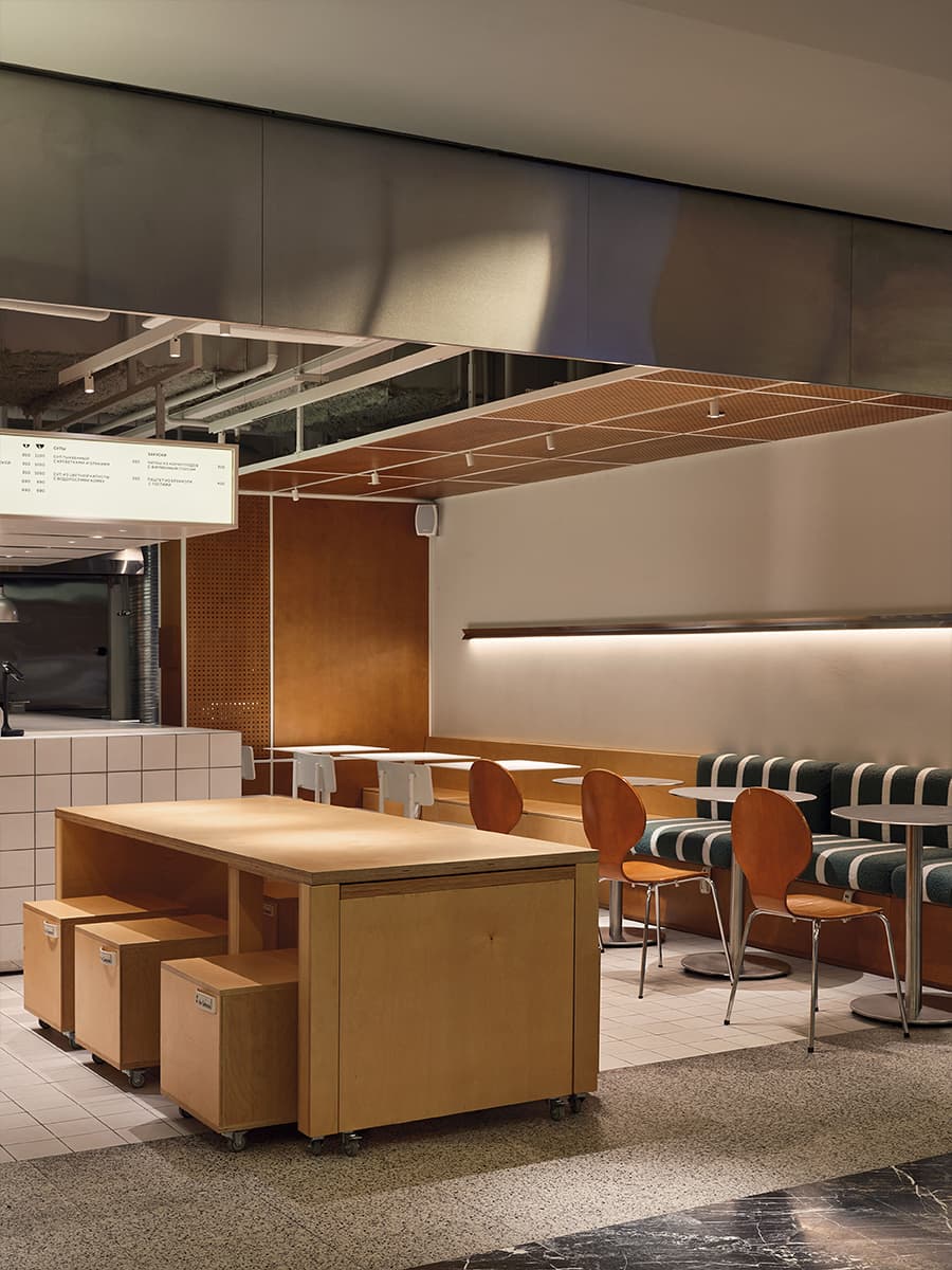 Теплая ретро-эстетика в интерьере небольшого кафе здорового питания — проект KIDZ