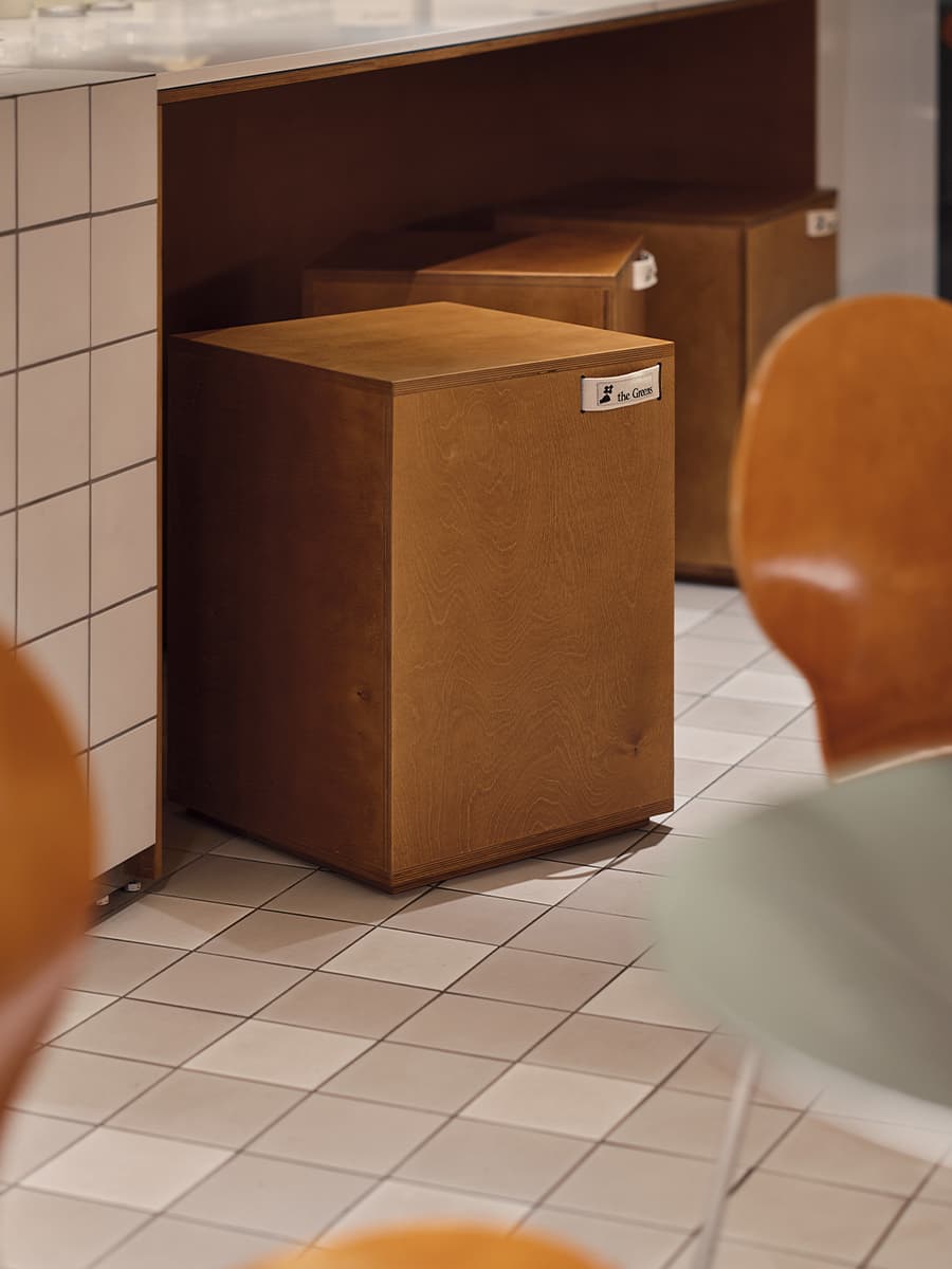 Теплая ретро-эстетика в интерьере небольшого кафе здорового питания — проект KIDZ