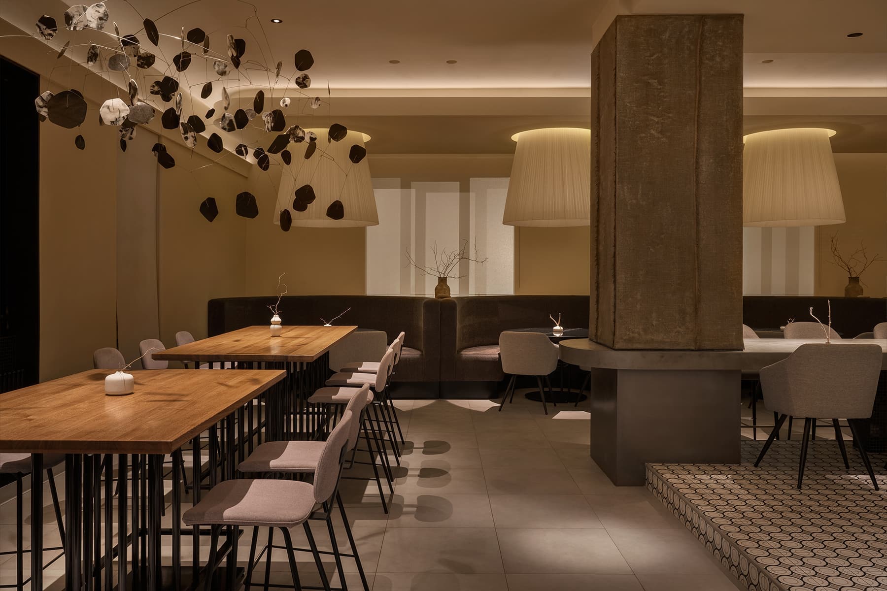Мягкий и расслабленный интерьер рыбного ресторана в Перми — проект студии Lebedeva Project