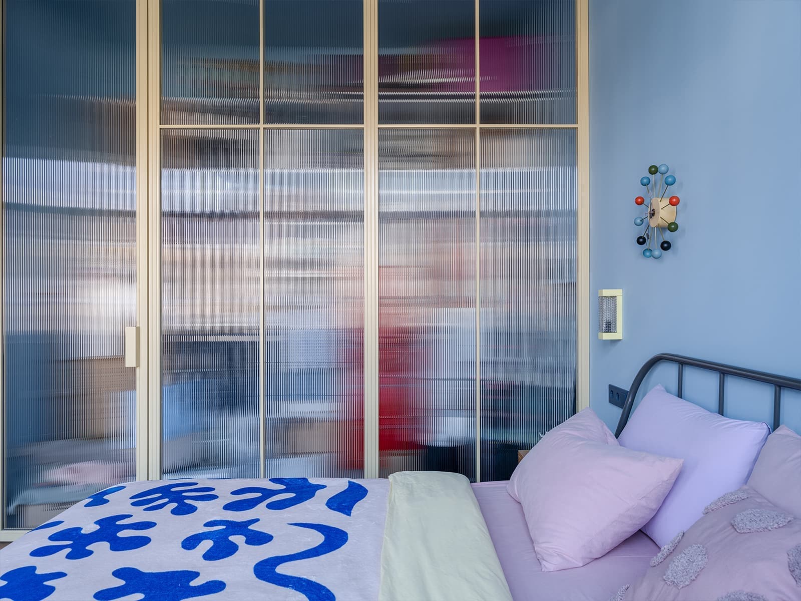 Винтажная мебель и отделка в яркой современной квартире в Ростове-на-Дону — проект Лины Дедюхиной