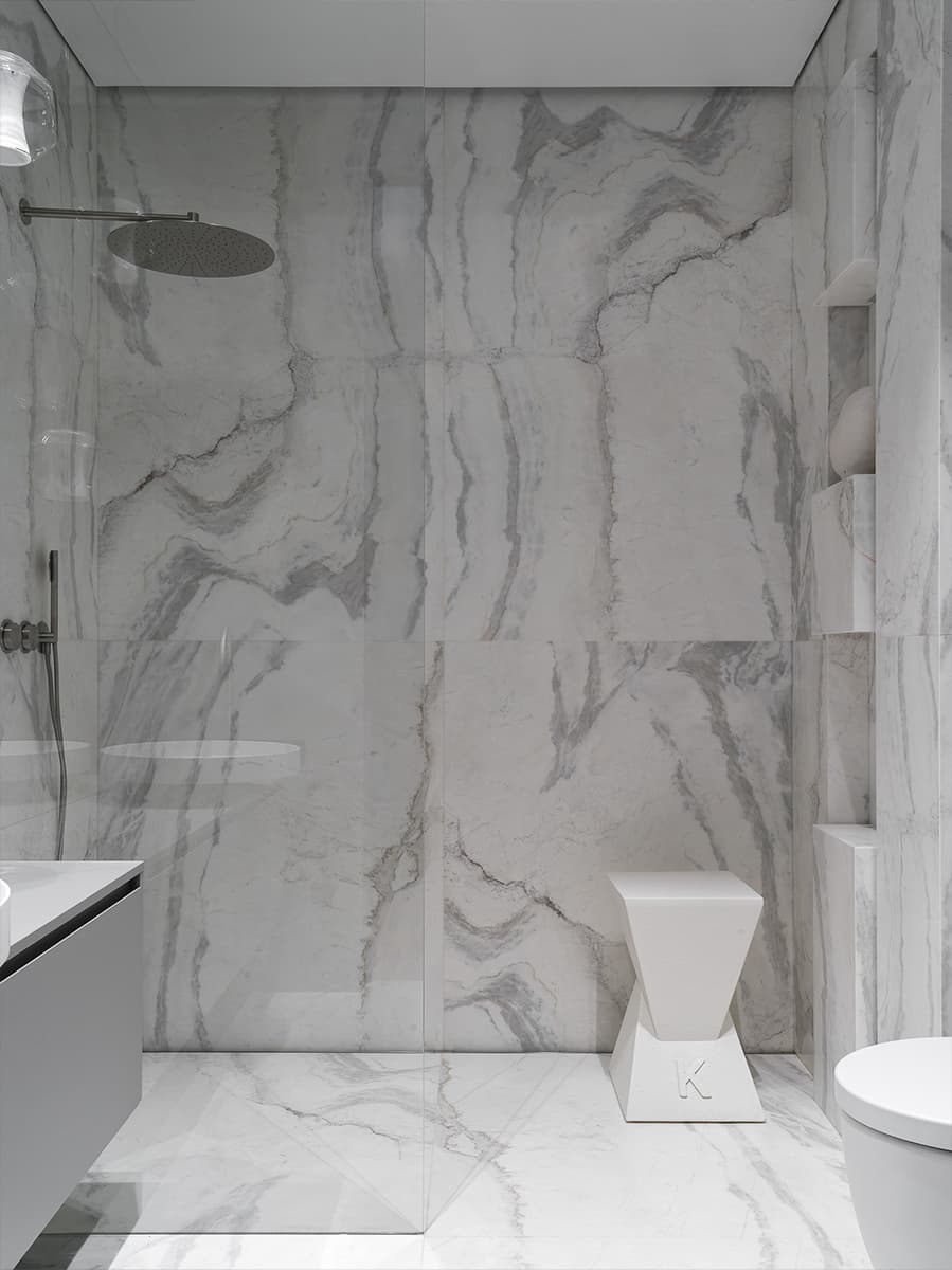 Контраст классики и современности в интерьере стильной московской квартиры — проект DE & DE Studio