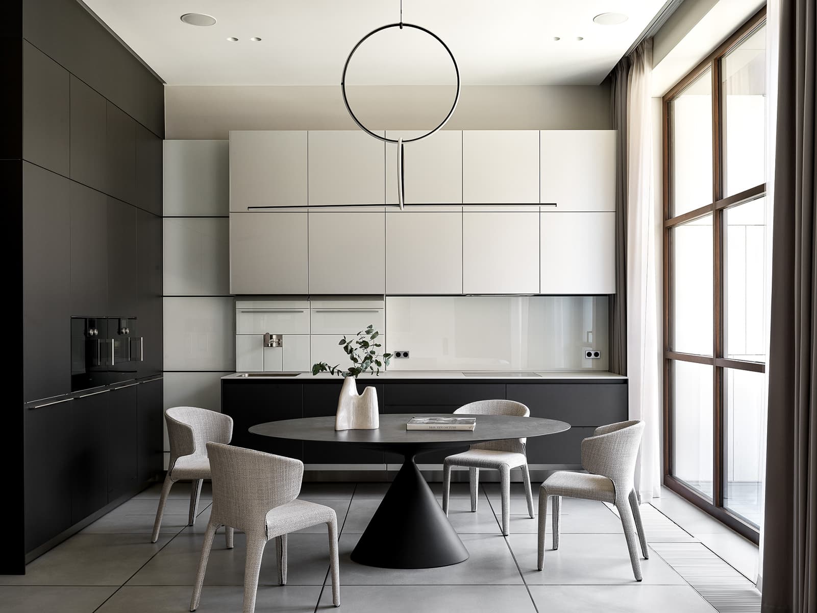 Контраст классики и современности в интерьере стильной московской квартиры — проект DE & DE Studio