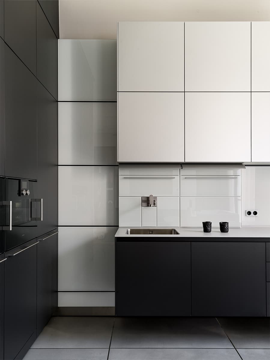 Контраст классики и современности в интерьере стильной московской квартиры — проект DE & DE Studio