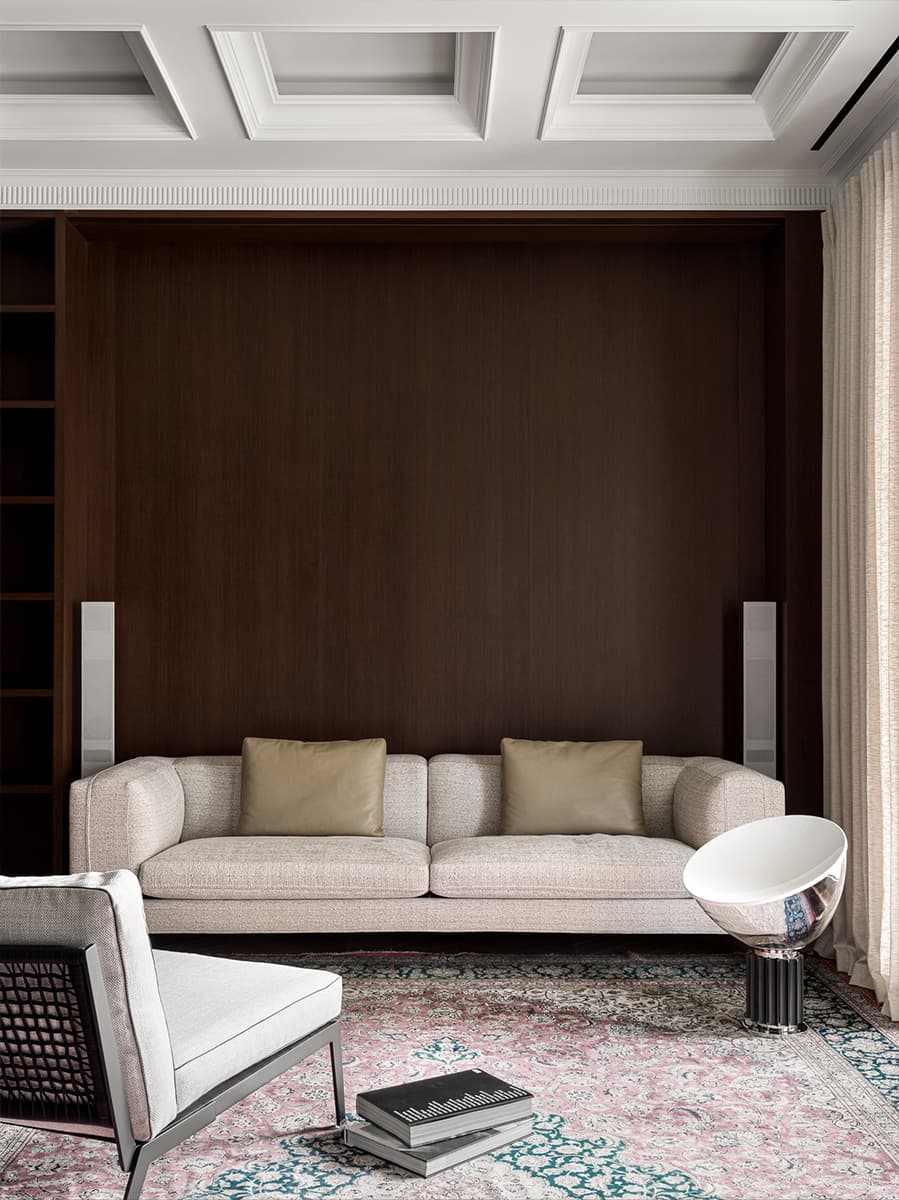 Изящество мрамора и латуни в интерьере двухуровневой квартиры — проект студии GN Design