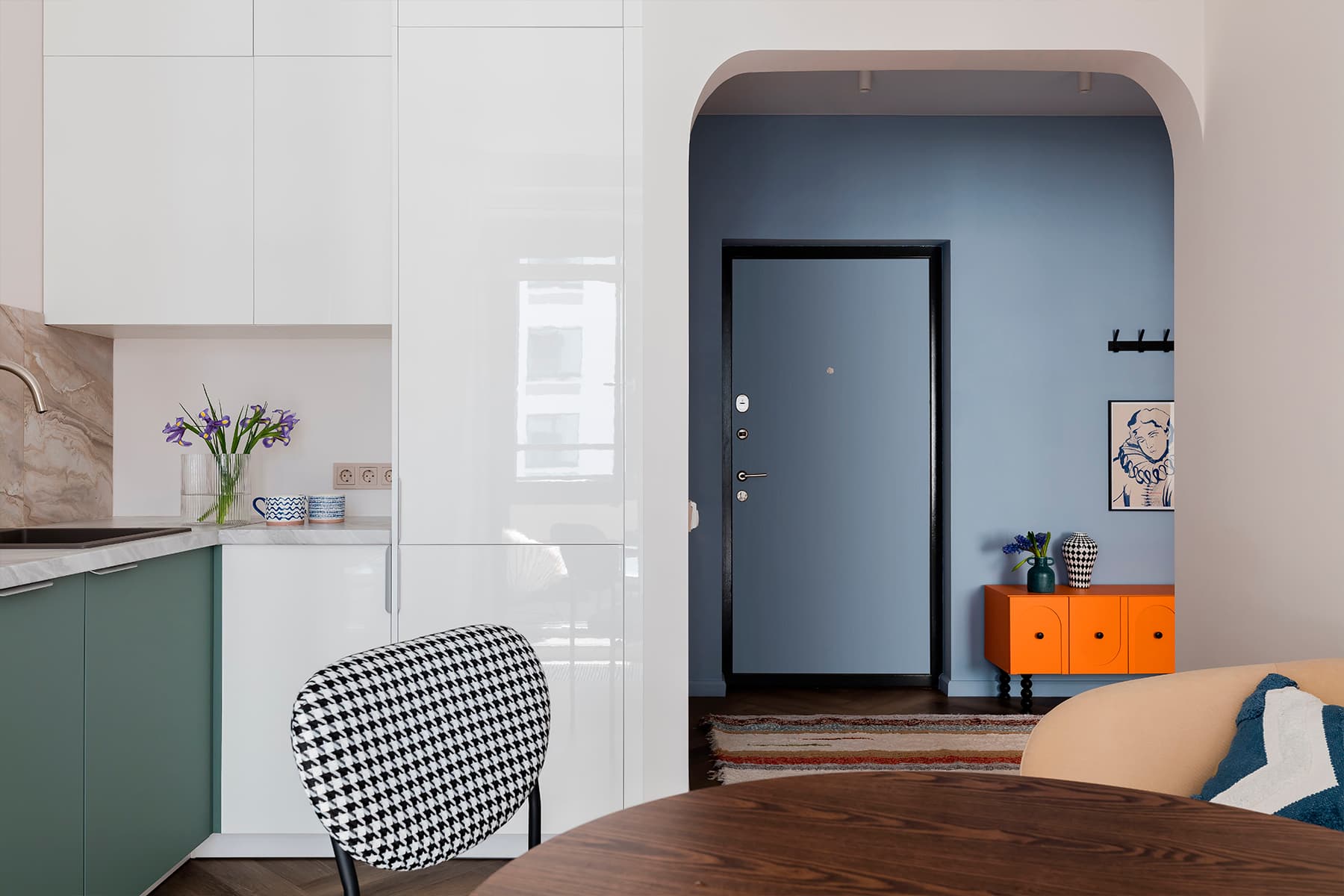 Современный интерьер небольшой квартиры для сдачи в аренду — проект Елены Бургонской