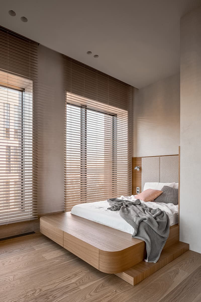 Мягкий и расслабленный интерьер уютной квартиры с тремя спальнями — проект студии ZeWorkroom