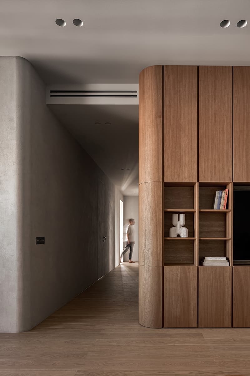 Мягкий и расслабленный интерьер уютной квартиры с тремя спальнями — проект студии ZeWorkroom