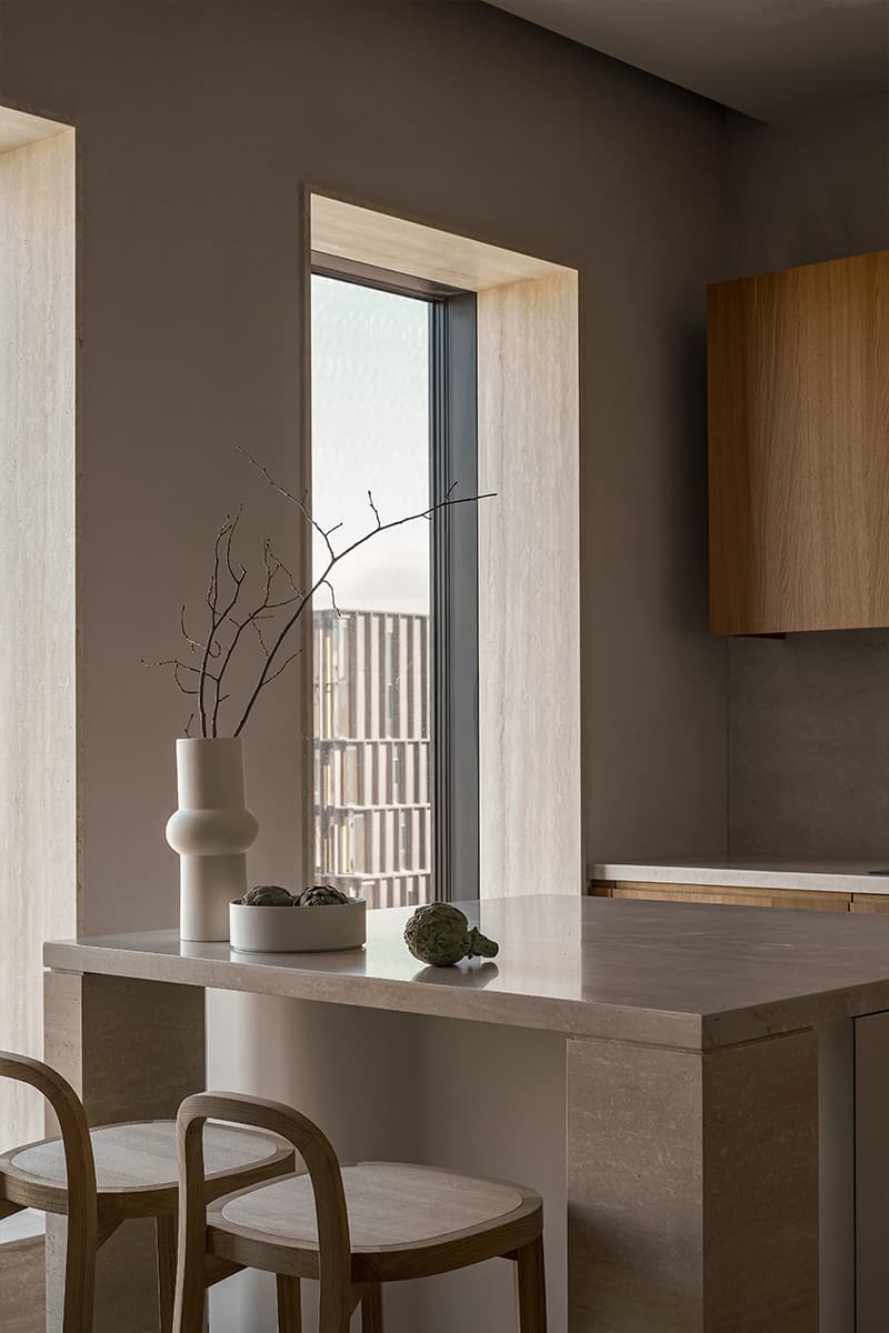 Мягкий и расслабленный интерьер уютной квартиры с тремя спальнями — проект студии ZeWorkroom