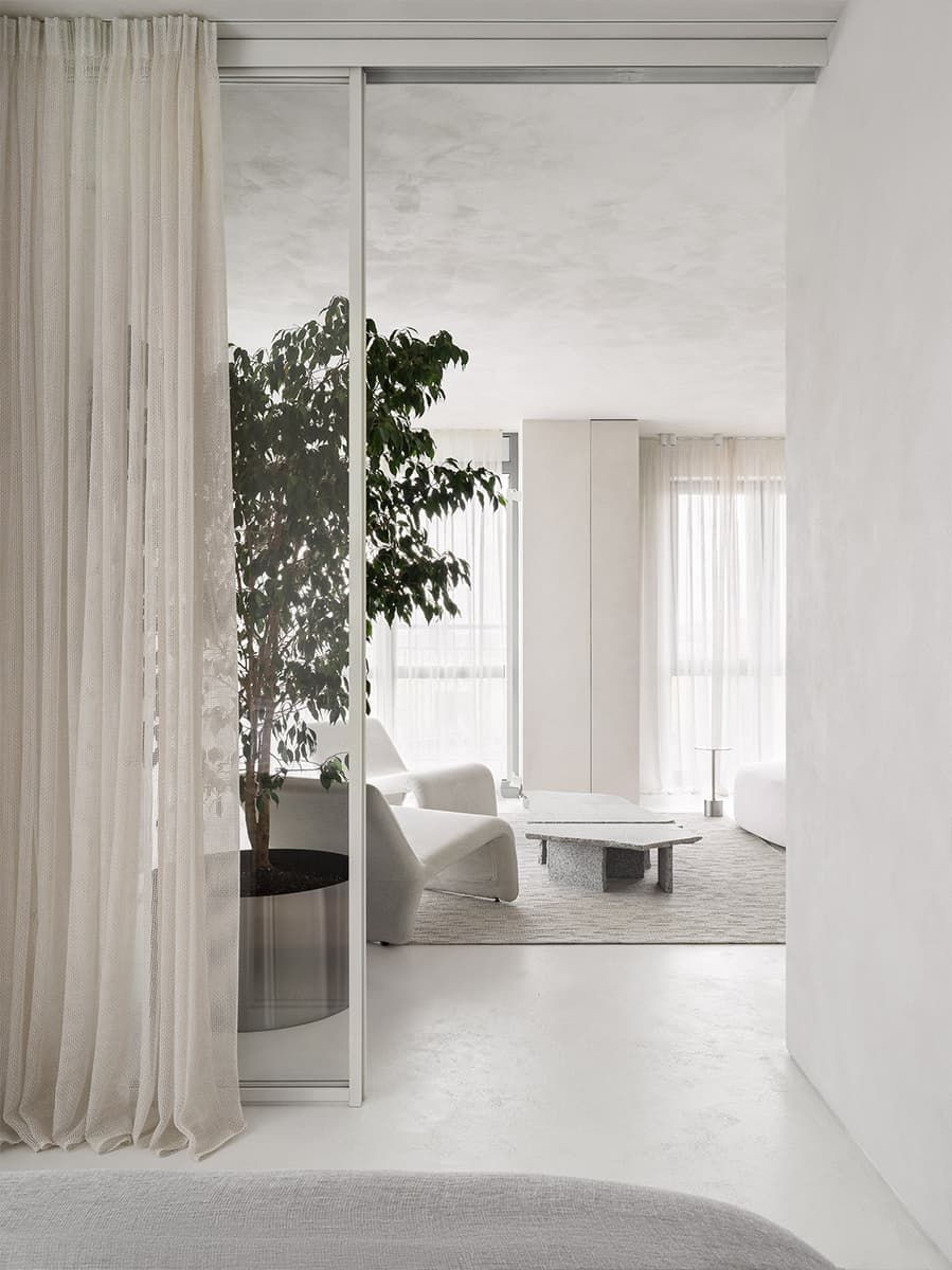 Из Казани с любовью: обволакивающий интерьер квартиры для пары дизайнеров – проект студии DASCHAMAY INTERIORS