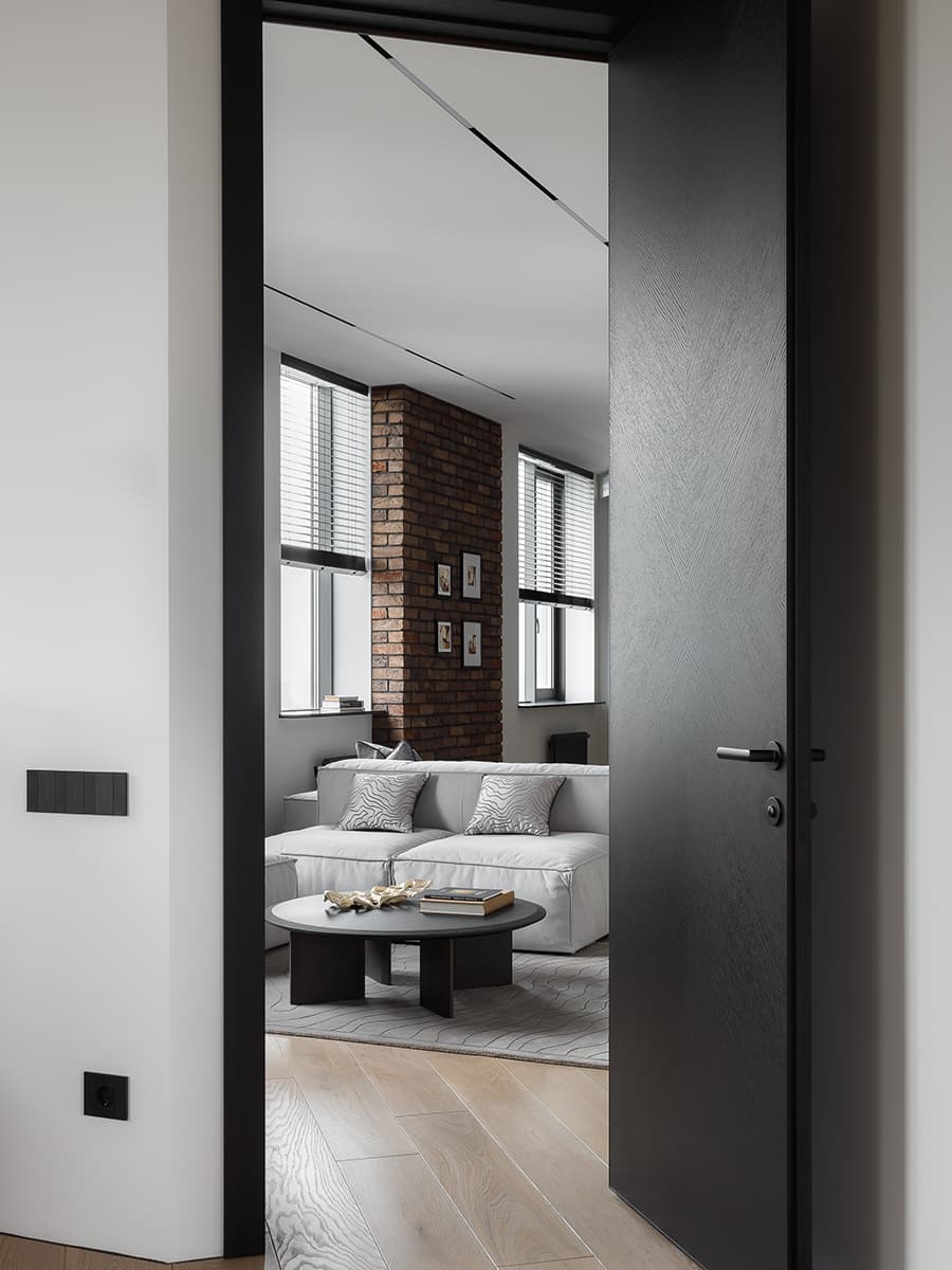 Контрасты и аккуратная графика в интерьере уютной квартиры для холостяка — проект Дарьи Пиковой