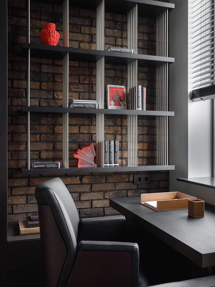 Контрасты и аккуратная графика в интерьере уютной квартиры для холостяка — проект Дарьи Пиковой