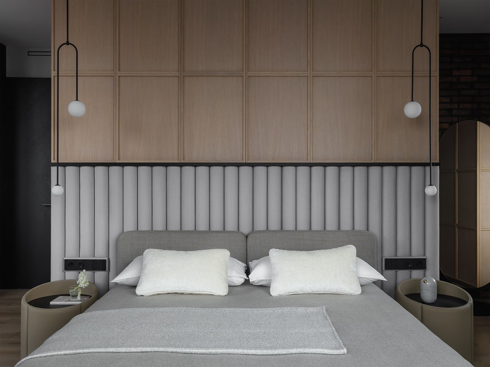 Контрасты и аккуратная графика в интерьере уютной квартиры для холостяка — проект Дарьи Пиковой