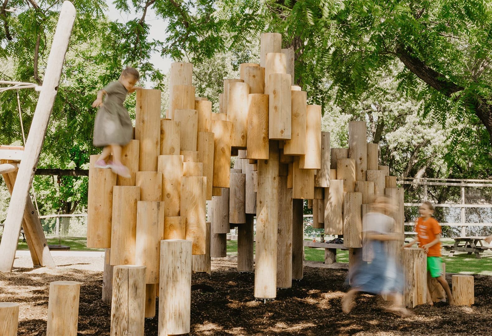 7 необычных детских площадок