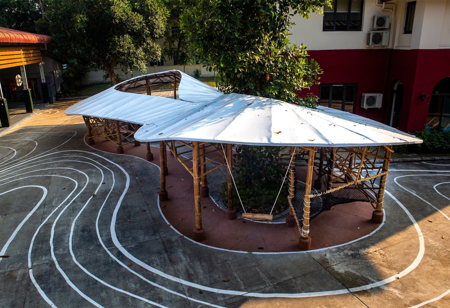 7 необычных детских площадок