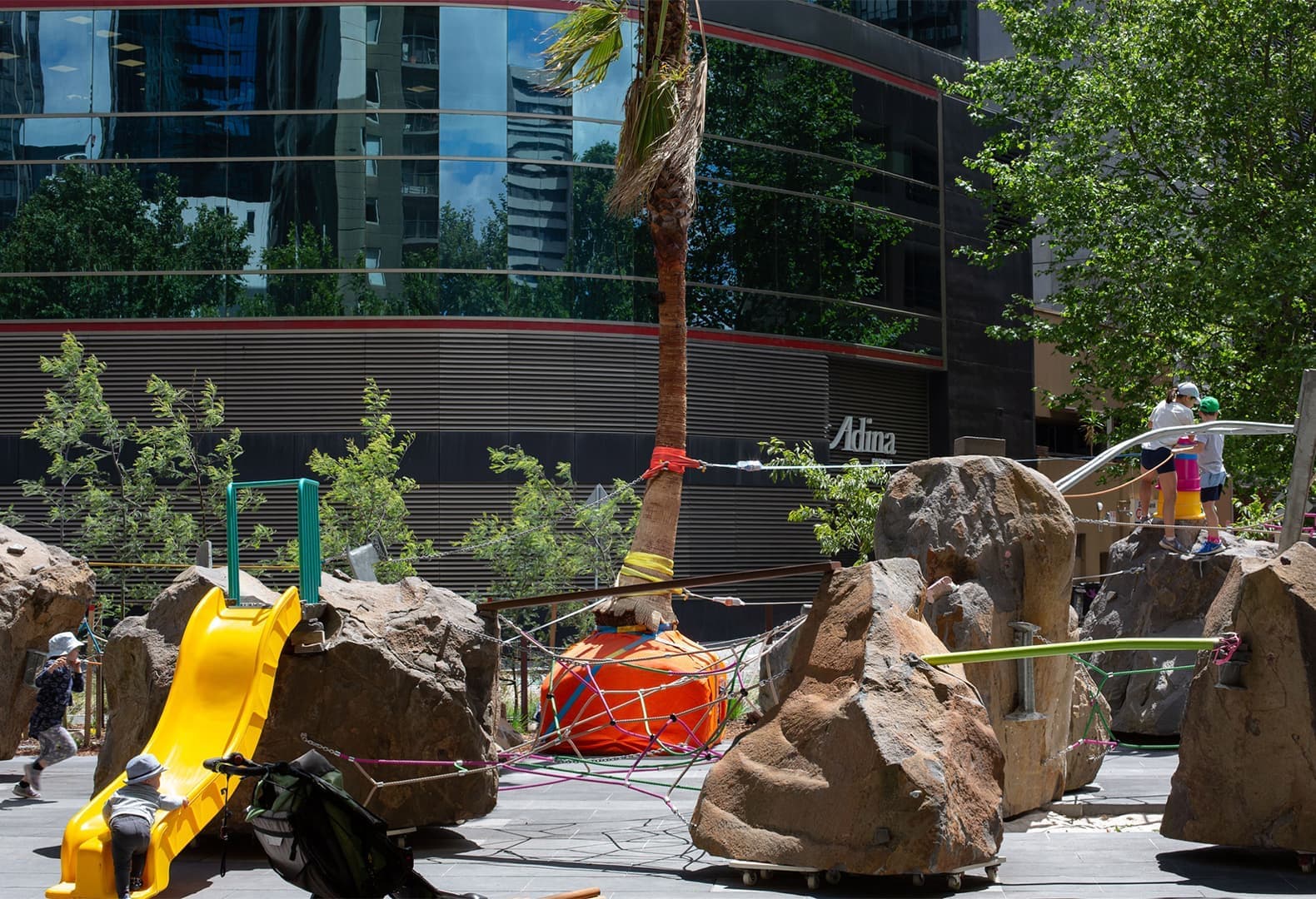 7 необычных детских площадок