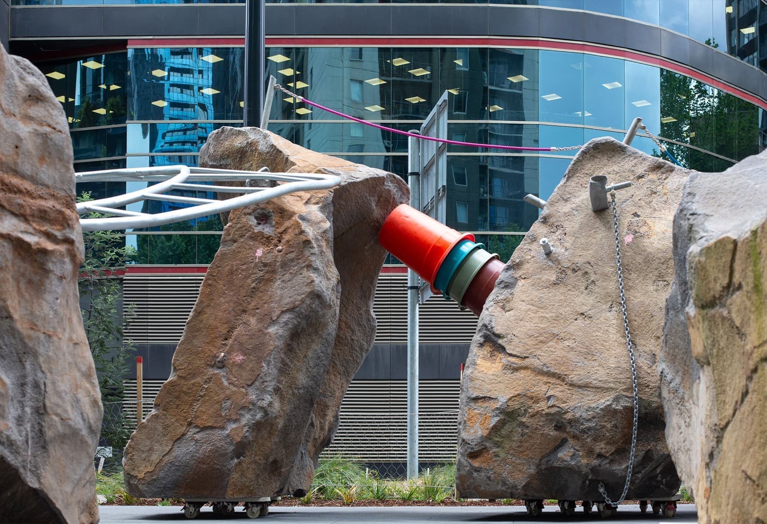 7 необычных детских площадок