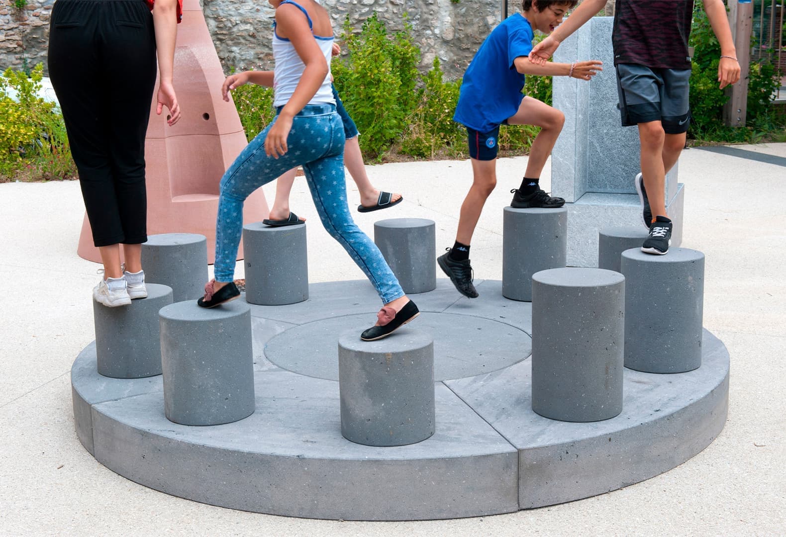 7 необычных детских площадок