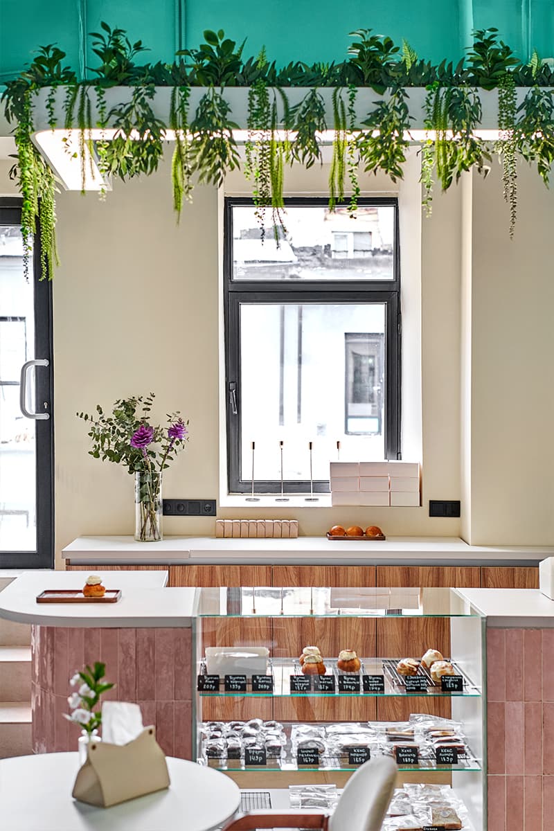 Яркий молодежный интерьер пекарни с корейским характером — проект Анастасии Давиденко