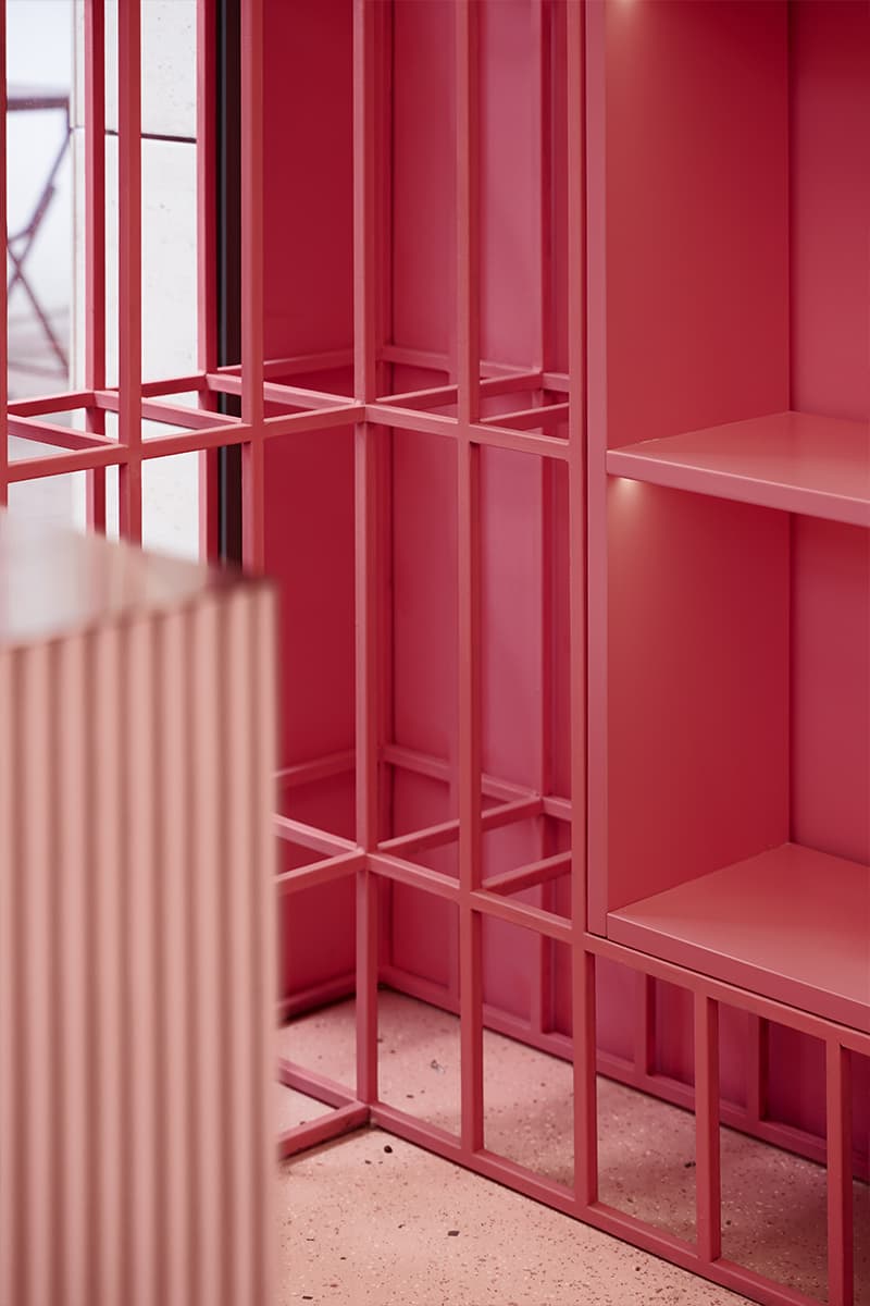 Бескомпромиссный розовый интерьер маленького магазина продуктов в Крыму — проект SARAKULA INTERIORS