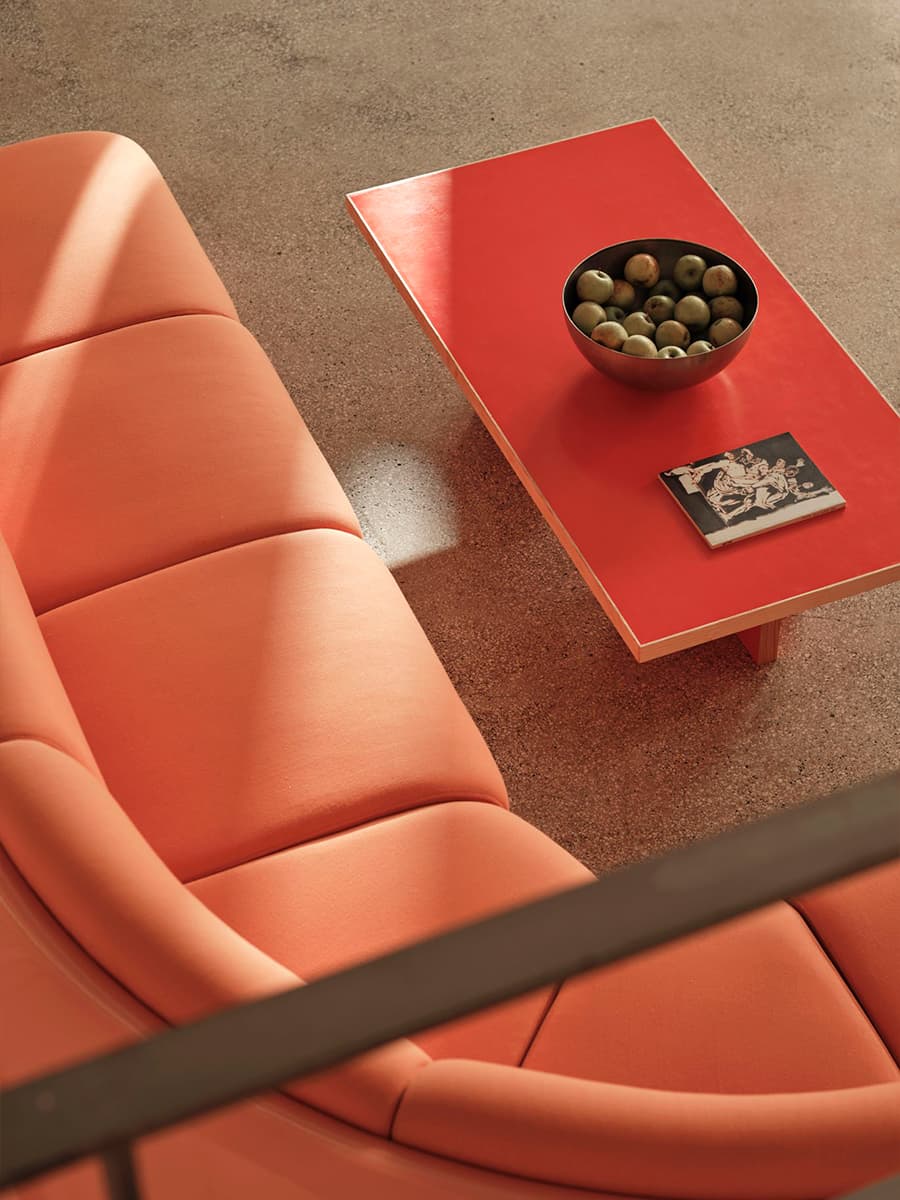 Ода театральности в обволакивающем интерьере лондонской штаб-квартиры креативного агентства — проект студии Holloway Li