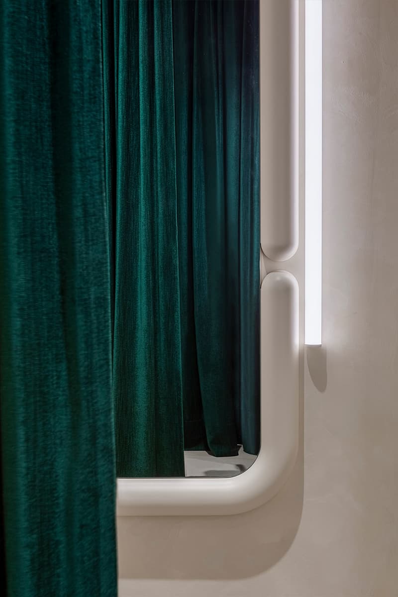 Природные краски и теплые фактуры в интерьере магазина одежды — проект Sinitsa Buro