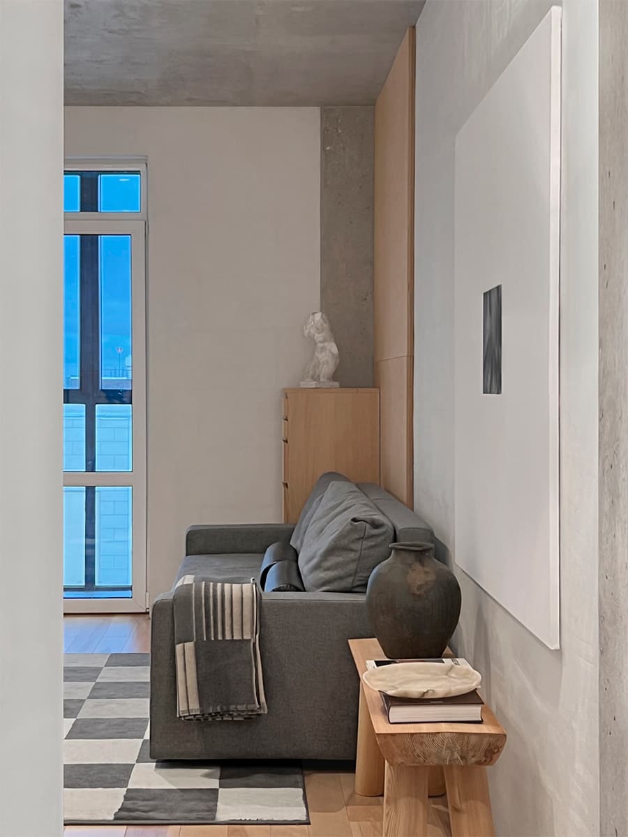 Мягкий и сдержанный интерьер экспериментальной квартиры-студии — проект ahno studio