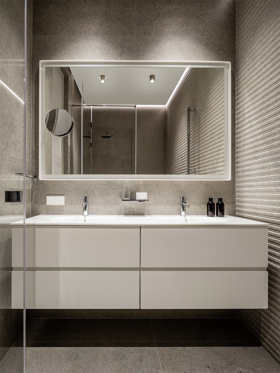 Парадный интерьер большой квартиры с арочными окнами — проект Натальи и Антона Петровых