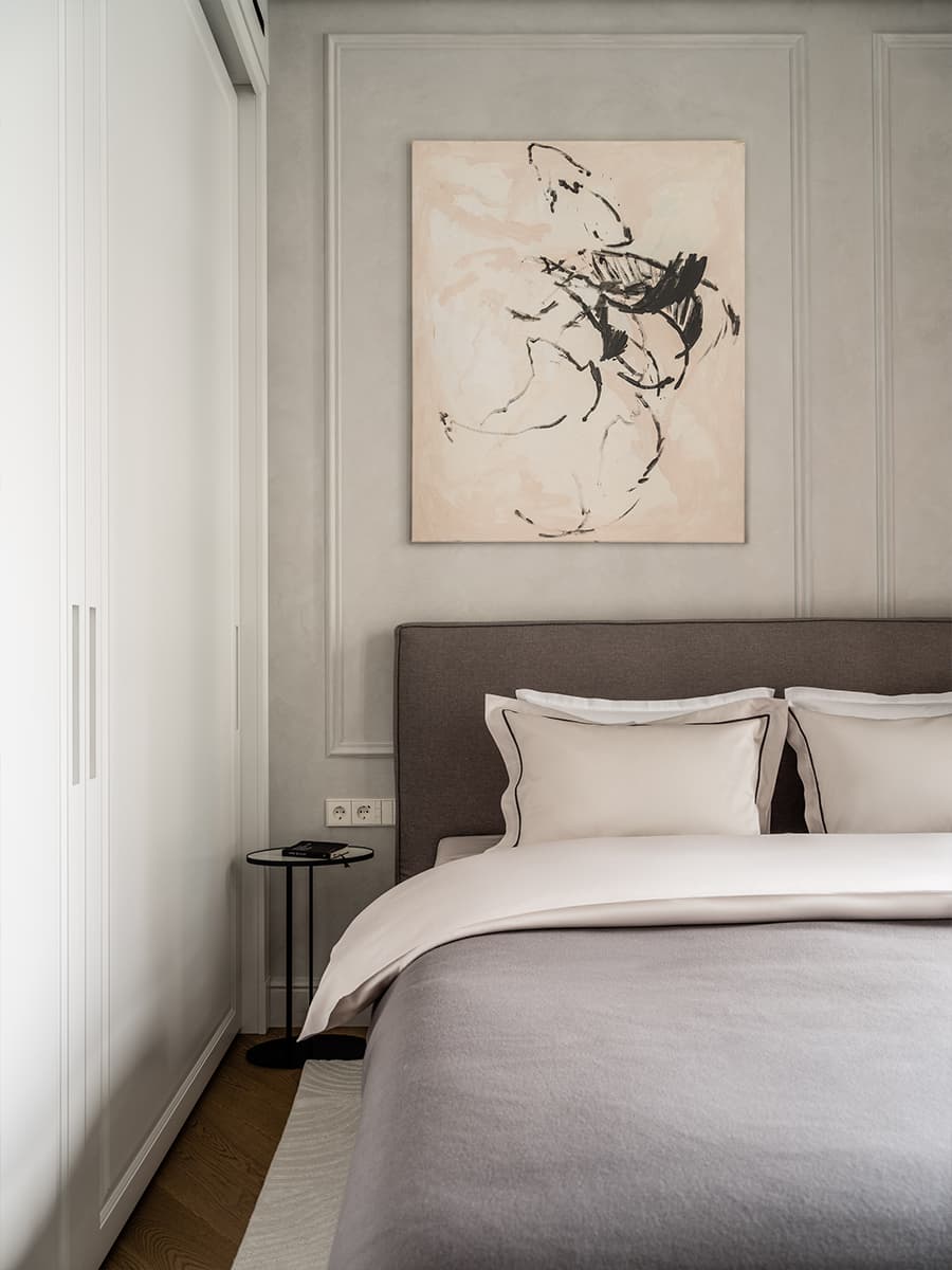 Парадный интерьер большой квартиры с арочными окнами — проект Натальи и Антона Петровых