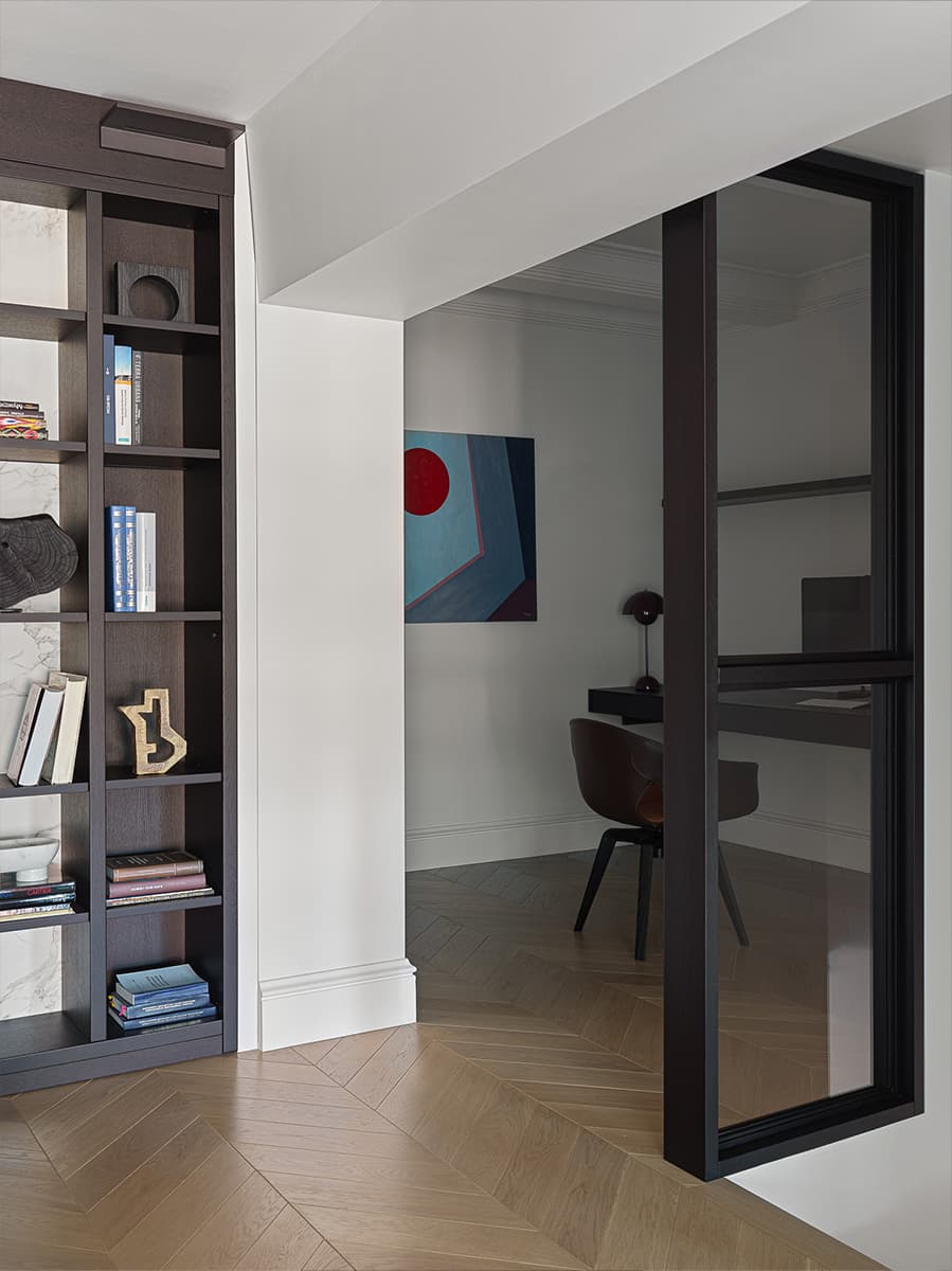 Элегантный интерьер семейных апартаментов в здании бывшей московской фабрики — проект Studio 25