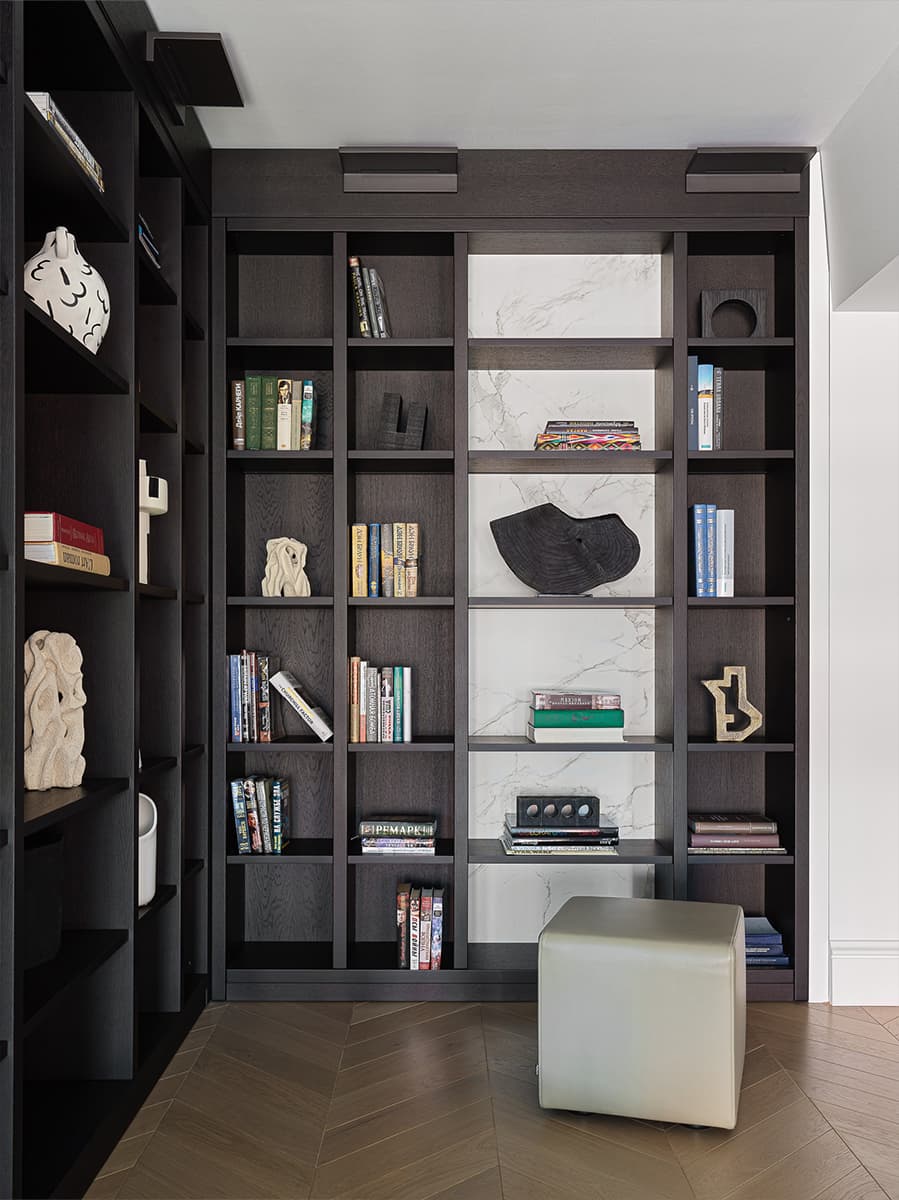 Элегантный интерьер семейных апартаментов в здании бывшей московской фабрики — проект Studio 25