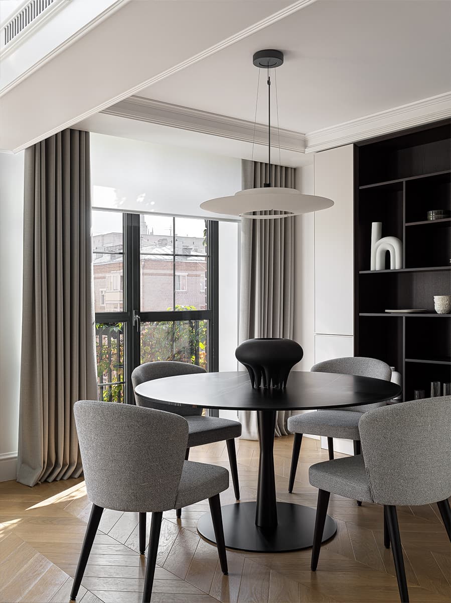 Элегантный интерьер семейных апартаментов в здании бывшей московской фабрики — проект Studio 25