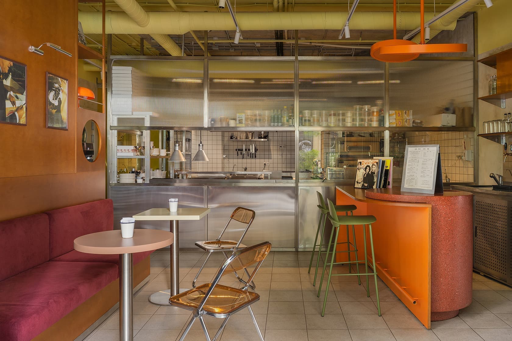 Атмосфера итальянской пиццерии и отсылки к ретро в интерьере бистро в Санкт-Петербурге — проект MODGI Group