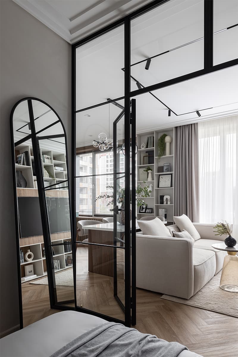 Красочная испанская плитка и морская палитра в интерьере апартаментов с видом на Москву-реку – проект студии SloyArch