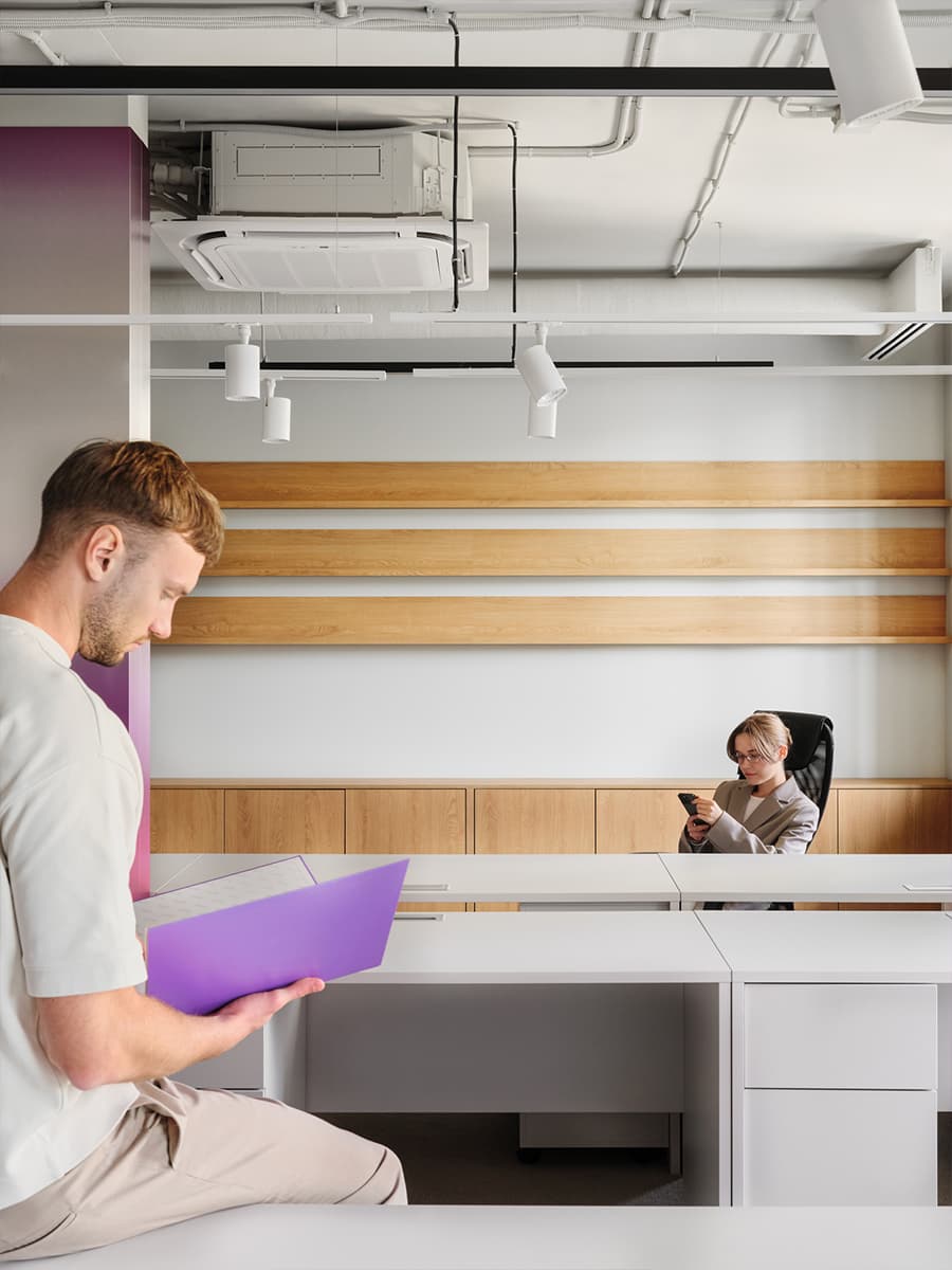 Офисная «коммуна» для девелопера: сталь, градиент и динамический свет – проект студии KIDZ