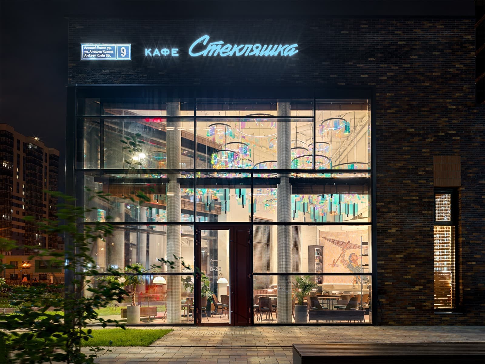 Ретро и минимализм, дихроичные световые акценты и ностальгия по СССР в кафе в Казани – проект студии Duplex