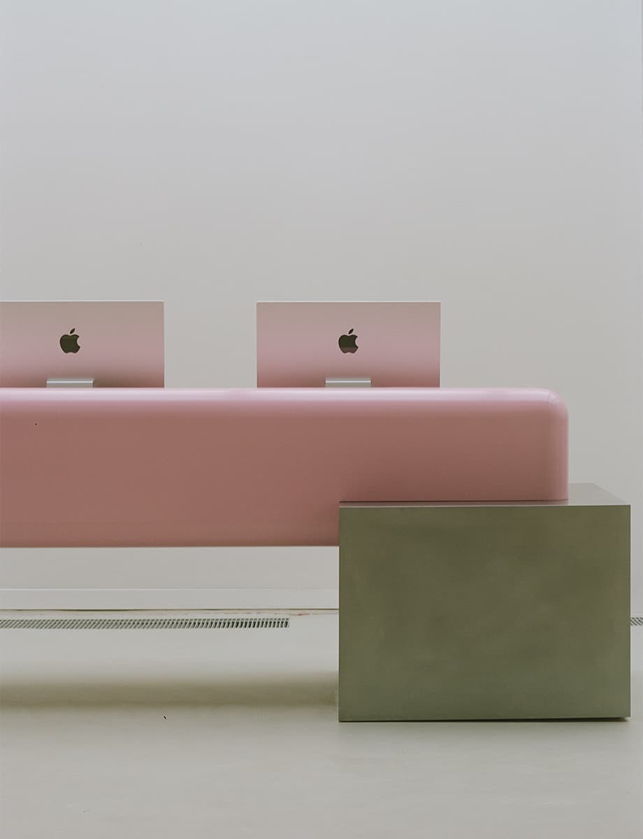 «Честные» материалы и кастомные объекты в фотоателье автопортрета на Мясницкой – проект бюро EDXXKAT