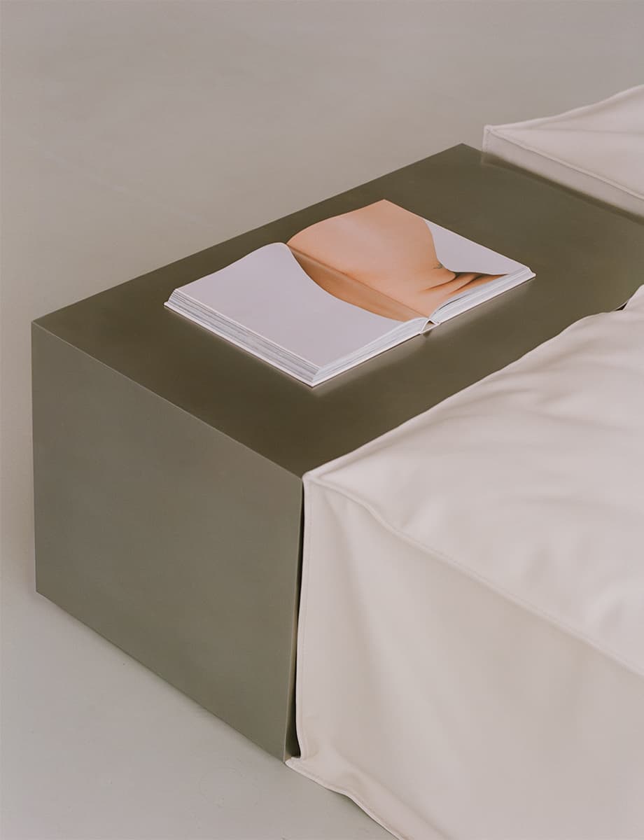 «Честные» материалы и кастомные объекты в фотоателье автопортрета на Мясницкой – проект бюро EDXXKAT