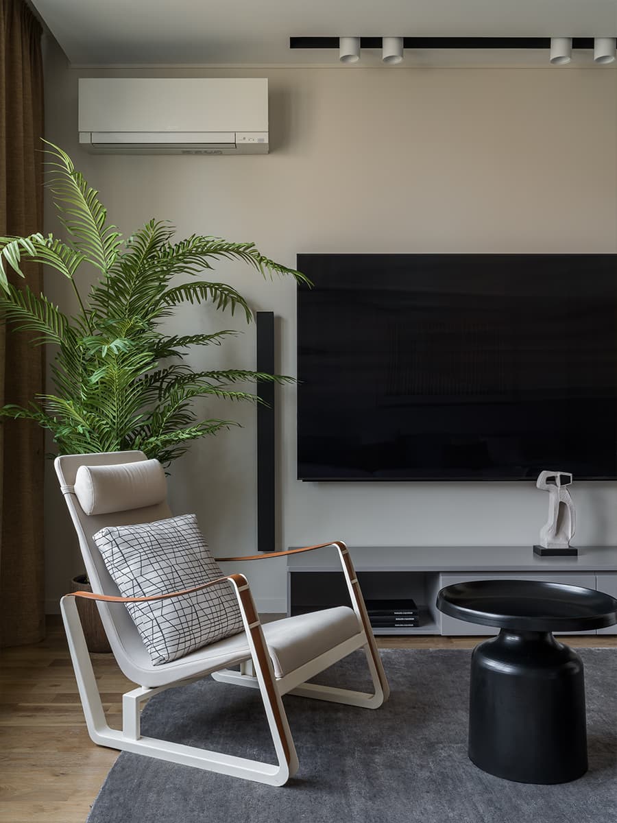 Строгая геометрия и тепло природных фактур в интерьере московской квартиры — проект студии NomadForm