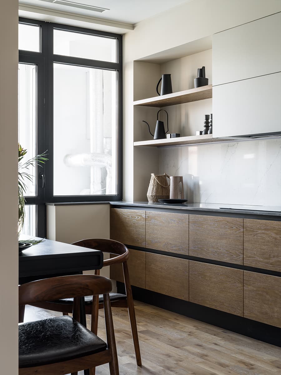 Строгая геометрия и тепло природных фактур в интерьере московской квартиры — проект студии NomadForm