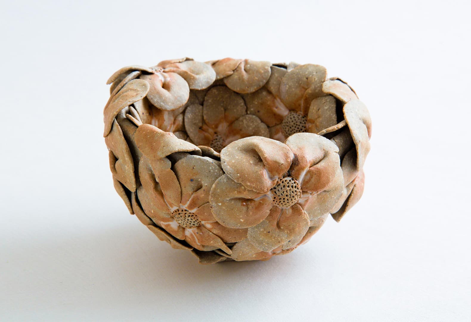 Дизайн, который вызывает любопытство: игривые объекты Изабель Роуэр