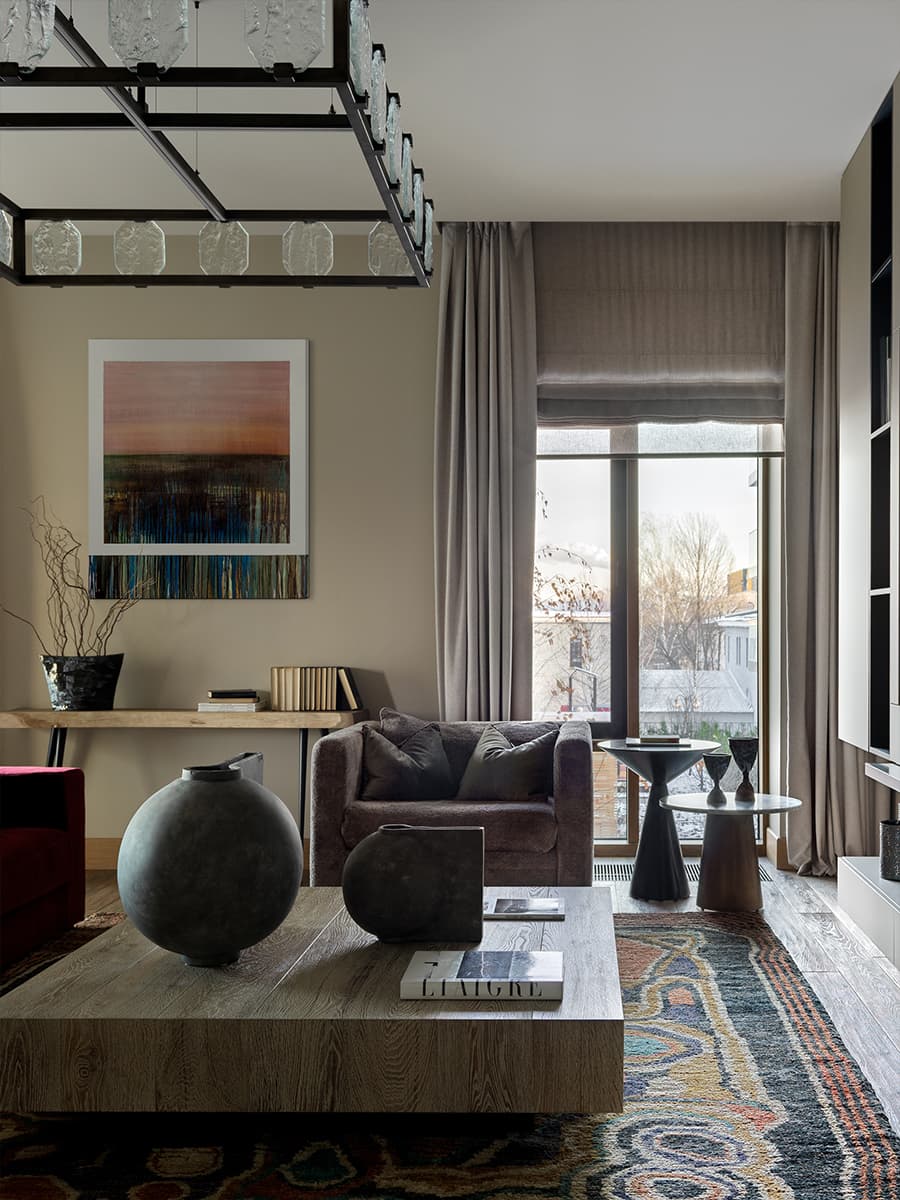 Плавные узоры мрамора и сланца в интерьере семейной квартиры — проект Анастасии Марченковой