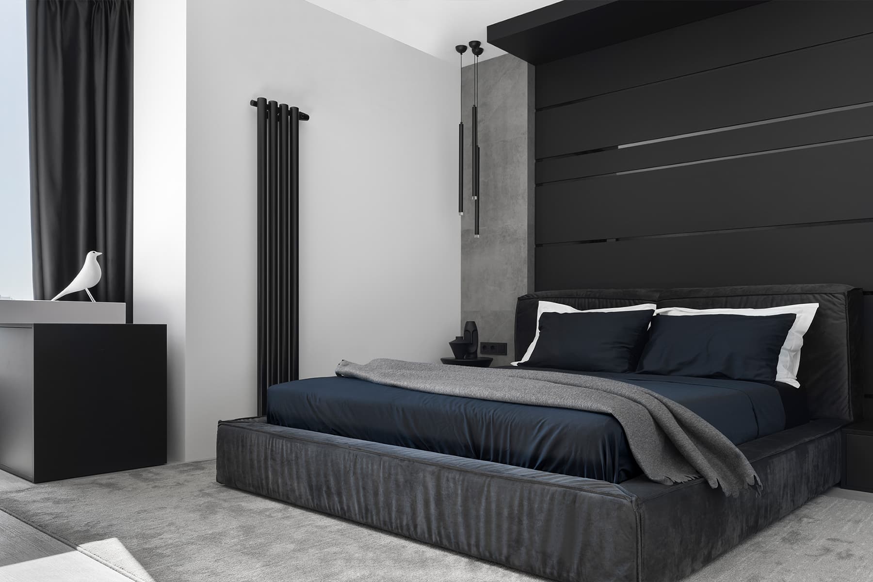 Эффектные статуэтки в монохромном интерьере семейной квартиры — проект студии SOKOLOV ARCHITECTS